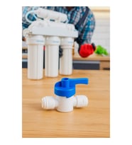 Su Arıtma Cihazı Küresel Ara Vana Plastik 6 mm Hortum Girişli (Siyah - Beyaz)