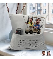 BK Gift Kişiye Özel Sevgililer Karikatür Tasarımlı Organizer Kumanda ve Atıştırmalık Cepli Gri Kırlent Yastık-96 Arkadaşa Hediye, Cepli Yastık