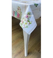 elyaf astarlı fincan kelebek desenli kaymaz pvc muşamba masa örtüsü Krem 100 x 140