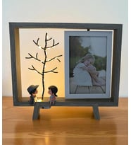 Ahşap Çerçeveli Çift Taraflı Işıklı Masaüstü Fotoğraf Çerçevesi (26.5x23.6 cm) (Açık Kahve)
