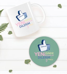 BK Gift Kişiye Özel Yeni İşinde Başarılar Dilerim Beyaz Kupa Bardak ve Yuvarlak Ahşap Bardak Altlığı Hediye Seti -3