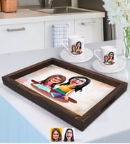 BK Gift Kişiye Özel Anne Kız Karikatürlü Doğal Ahşap Tepsi ve 2’li Kahve Fincan Seti-1