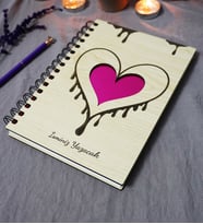 Kişiye Özel Kalp Desenli Ahşap Kapaklı Defter - Ajanda - İsme Özel - A5 60 Yaprak (120 SAYFA) Hediyelik (Pembe)