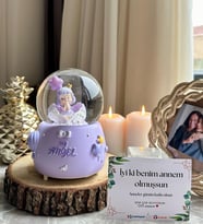 Kişiselleştirilmiş Anneler Gününe Özel Mega Boy Melek Kar Küresi Otomatik Kar Püskürtmeli Işıklı Müzikli Küre