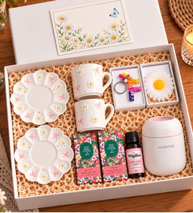 El Yapımı 2 li Kabartma Pembe Ppatya Fincan & Aroma Difüzör Seti & Harf Anahtarlık & Ppatya Mum & Kokulu Mendil