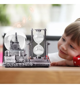 İsme Özel Müzikli Kar Küresi ve Kum Saati Dekoratif Biblo – Eiffel Kulesi Tasarımlı, 16x13x8 cm