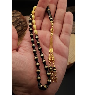 Altın Kaplama Gümüş Püskül Gümüş Harf 7x11mm İşlemeli Kuka Tesbih (Siyah)