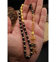 Altın Kaplama Gümüş Püskül Gümüş Harf 7x11mm İşlemeli Kuka Tesbih (Siyah)