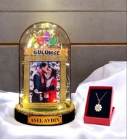 Kişiye Özel Tasarım Led Işıklı Fanus Seti  GÜLÜMSE Temalı ve Papatya Kolyeli