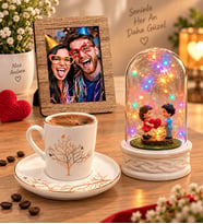 Kişiye Özel Fotoğraflı Hayat Ağacı Porselen Kahve Fincanı ve Renkli LED Işıklı Kalp Tutan Biblolu Fanus