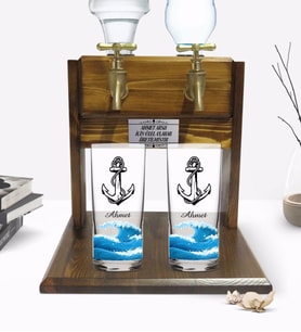 BK Gift Kişiye Özel Renkli Baskılı Çapa Tasarımlı İkili Rakı Bardağı ve Çift Musluklu Doğal Ahşap Rakı Standı-2 (Model 1)