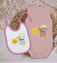 BK Kids Kişiye Özel Dayım Halleder Tasarımlı Pembe %100 Pamuklu Askılı Sıfır Kol Bebek Body Zıbın ve Mama Önlüğü Hediye Seti