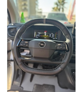 DİKİŞLİ DİREKSİYON KILIFI SİYAH DERİ NOKTALI DERİ GRİ YÜZÜK GRİ DİKİŞLİ OPEL VİVARO İÇİN