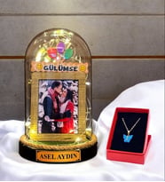 Kişiye Özel Tasarım Led Işıklı Fanus  Kelebek Kolyeli GÜLÜMSE Temalı