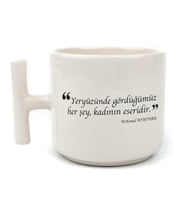 Yeryüzünde Gördüğümüz Her Şey, Kadının Eseridir Baskılı Beyaz Kulplu T Kupa