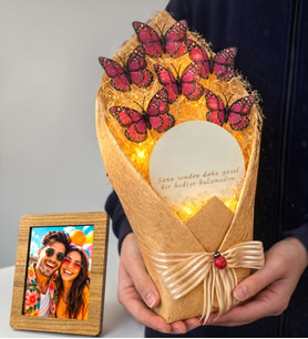 Kişiye Özel Fotoğraflı Led Işıklı Aynalı Büyük Boy Pembe Kelebek Buketi  Romantik Hediye