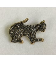 Aşina Gümüş - Elmas Montur Kedi Broş - Swarovski Taşlı  Sevgiliye Hediye