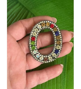 5X4 CM ÜTÜ İLE YAPIŞAN TAŞLI RENKLİ O HARFİ ARMA