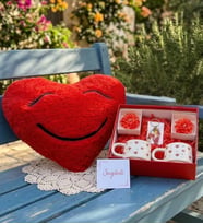Kalp Yastık & El Yapımı Kalp Kupalar  & 2 Lotus Mum & Epoksi Harf Anahtarlık  Anneler günü özel
