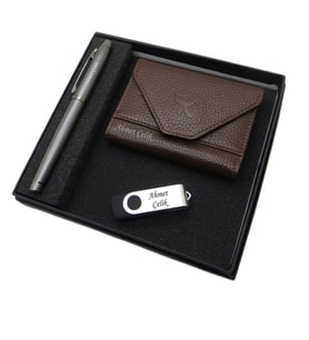 Signator D340 İsme Özel Set - Deri Kartlık + 32Gb. Usb Bellek  + Kalem Seti  İsme Özel Hediyelik Set (Karışık)