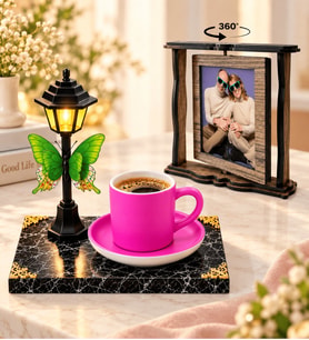 Sokak Lambalı Pembe Kahve Fincanı ve Kişiye Özel 2 Fotoğraflı Dönen Ahşap Çerçeve