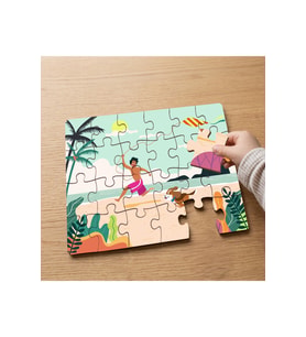 Sahilde Eğlenen Adam ve Köpek Tasarımlı 24 Parça Ahşap Çocuk Puzzle MPK1176