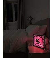 Işığın Zarafetle Buluştuğu Nokta: Melek Figürlü Dekoratif Gece Lambası Pembe