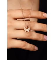 Zirkon Taşlı Rose Kabartmalı Kelebek Gümüş Kolye