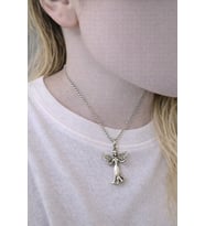 Kanatlı Figürlü Metal Kolye – 60 cm Zincirli Tasarım