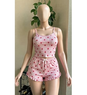 Kadın Pembe Çilek Desenli Fırfırlı Şortlu Pijama Takımı - İp Askılı Ribanalı Ev Giyimi Seti - 3770