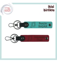 Nota Figürüyle Tamamlanan Kişisel İsimli Hatıra, Deri Anahtarlık Takımı, Koyu Turkuaz-Kırmızı (Çok Renkli)
