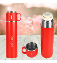 HEDİYESİ BİZDEN KİŞİYE ÖZEL İSİM BASKILI BARDAKLI TUTMA KULPLU PASLANMAZ ÇELİK TERMOS 580 ML (Kırmızı) -BYL526