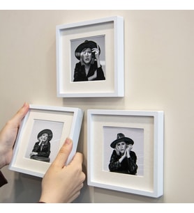 Yapışkanlı Sök-Tak Paspartulu Beyaz 14X14cm Pola Kare Fotoğraf Çerçevesi (Siyah)