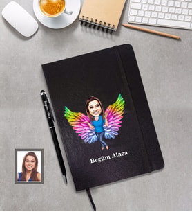 Kişiye Özel Melek Anne Karikatürlü Siyah Defter Kalem Hediye Seti Model-2 (Kırmızı)