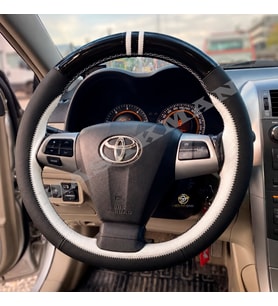 Toyota Urban Cruiser Dikme Direksiyon Kılıfı Parlak Siyah Beyaz Detaylı Beyaz Çift Yüzük ve Dikiş 2009-2014