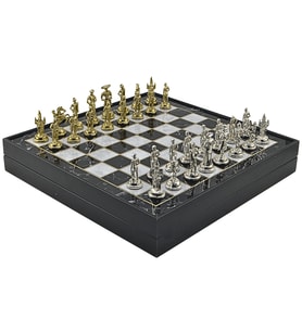GiftHome Orta Boy Metal İSPANYOL Satranç Takımı Parlak ve Mermer Desenli Sandıklı MDF Tahtası(36X36X6 cm.)