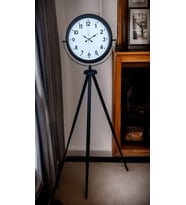 Siyah Tripod Ayaklı Dekoratif Saat (Standart)