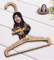 BK Gift Kişiye Özel Tesettürlü Kadın Öğretmen Karikatürlü Standart Boy Ahşap Elbise Askısı-2