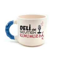 Deli Gibi Sevmek Ruhumuzda Var Baskılı Mavi Kulplu Boncuk Kupa