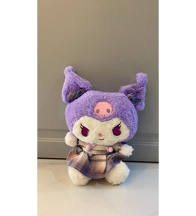Sevimli Kuromi Ve My Melody Ekose Elbiseli Peluş Oyuncak 30 cm - Hediyelik Yumuşak Figür Bebek 30 cm Elbiseli- Sevgiliye Doğum Günü Hediye Bebek