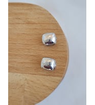 Minimal Kare Bombe  Model Zirkon Taşlı Renkli Çelik Küpe (Gümüş)