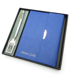Signator® Codex  N332 Kişiye Özel Defterli Set - İsme Özel Gümüş Kalem + İsme Özel Mavi Defter + İsme Özel Anahtarlık  İsme Özel Kutusunda Hediyelik Set (Karışık)