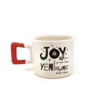 Joyumuz Yerinde Olsun Baskılı Kırmızı Kulplu Kare Yılbaşı Kupası