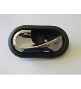 MERCEDES CITAN- W415- 12/13; ÖN KAPI İÇ AÇMA KOLU SOL SİYAH (ELCEĞİ NİKELAJLI) 826730336R 2360-3016
