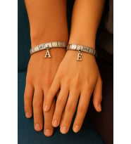 2 Adet Sevgili Çift İsim Yazılı Harfli Charmlı Unisex Çelik Bileklik scb68 (Metal)
