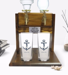 BK Gift Kişiye Özel Renkli Baskılı Çapa Figürlü İkili Rakı Bardağı ve Çift Musluklu Doğal Ahşap Rakı Standı-1 (Model 1)