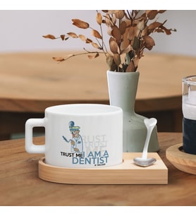 BK Gift Kişiye Özel İsimli Diş Hekimi Tasarımlı-2, Ahşap Altlıklı Seramik Fincan, Meslek Hediyesi, Yeni İş Hediyesi