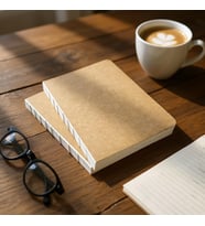 Tanıtım Özel Tasarım Kraft Kapaklı A6 Çizgisiz Defter - 180 Derece Açılabilir, Sırtı Dikişli,%100 El İşçiliği, Ofis İçin İdeal, Planlayıcı (A6 Çizgisiz)