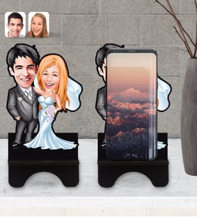 BK Gift Kişiye Özel Evleniyoruz Karikatürlü Ahşap Biblo Telefon Standı-5