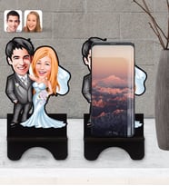 BK Gift Kişiye Özel Evleniyoruz Karikatürlü Ahşap Biblo Telefon Standı-5